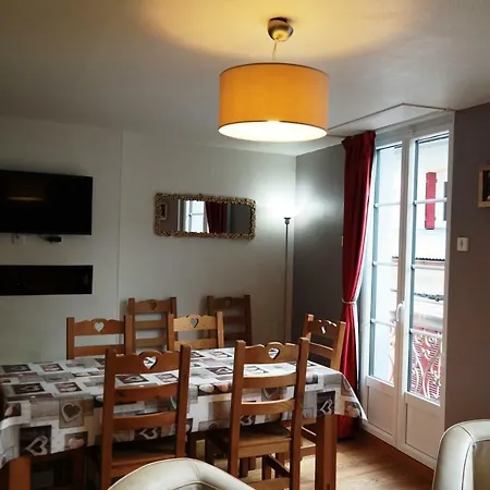 Apartamento Duplex Spacieux Avec Vue Montagne Au Coeur De Cauterets, 6 A 8 Pers, 3 Chambres, 2 Sdb *